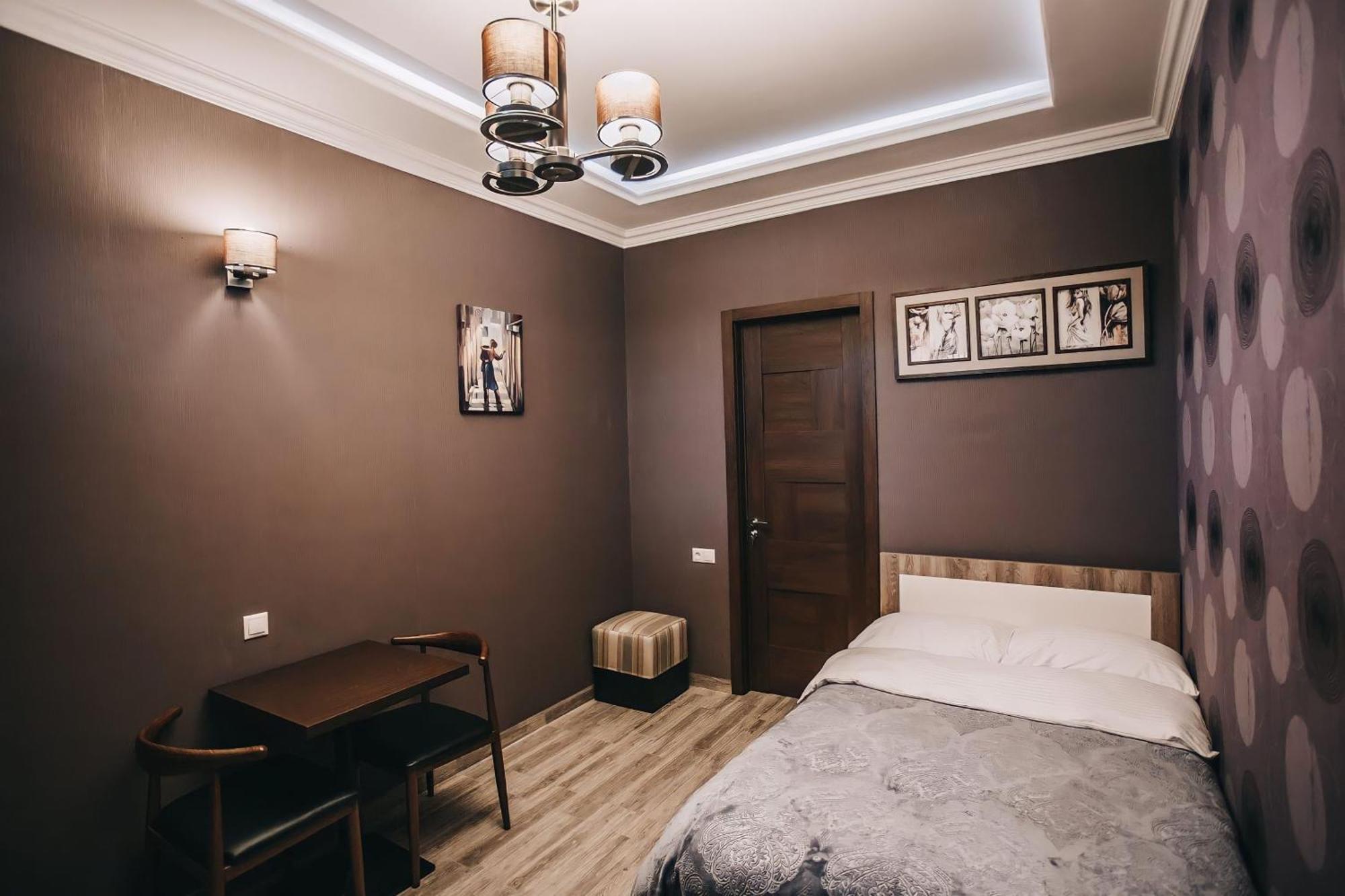 7 Rooms Hotel Tserovani Eksteriør billede
